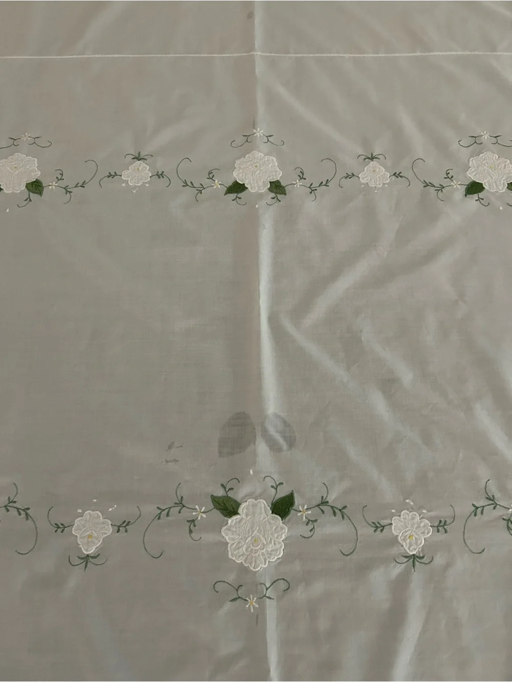 Vintage Floral Embroidered Tablecloth 98x64 AND Set of 14 Napkins White Elegant